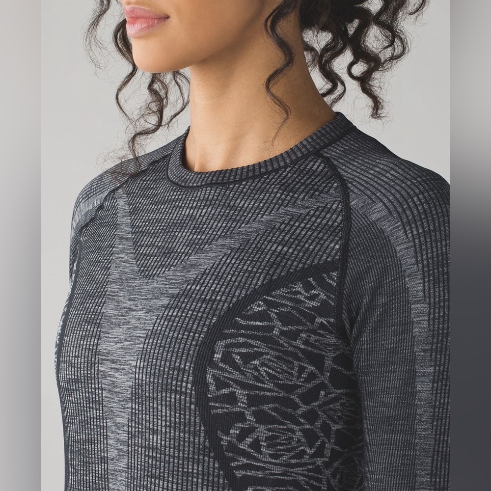 Lululemon Rest Less Pullover Long Sleeve in Heathered Black Size Small